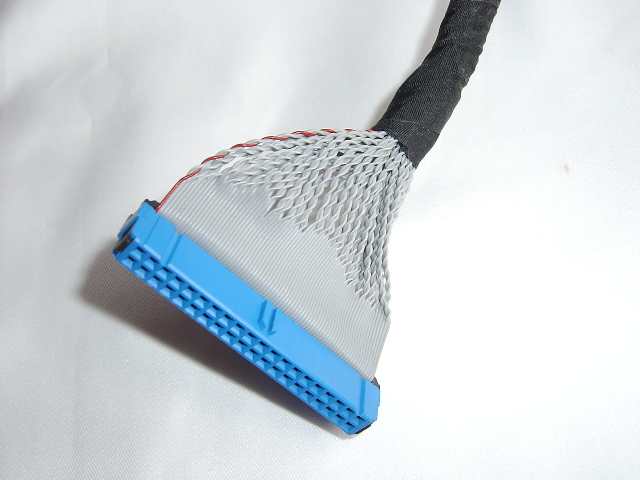 ����ATA�P�[�u���̃c�C�X�g�̉摜